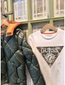 CAMISETA BLANCA LOGO GUESS VERDE/NARANJA