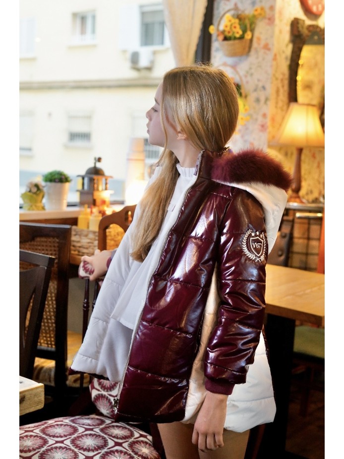 Abrigo granate Noma Fernández.