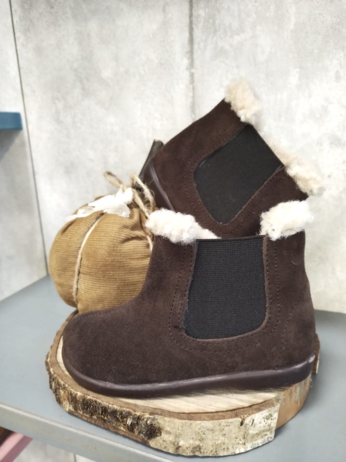BOTA MARRON NIÑA