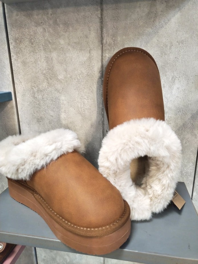 UGG NIÑA CAMEL