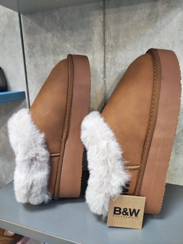 UGG NIÑA CAMEL