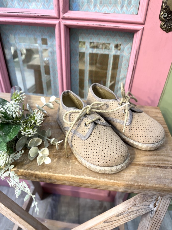 ALPARGATA PERFORADA ARENA CORDÓN CHUCHES